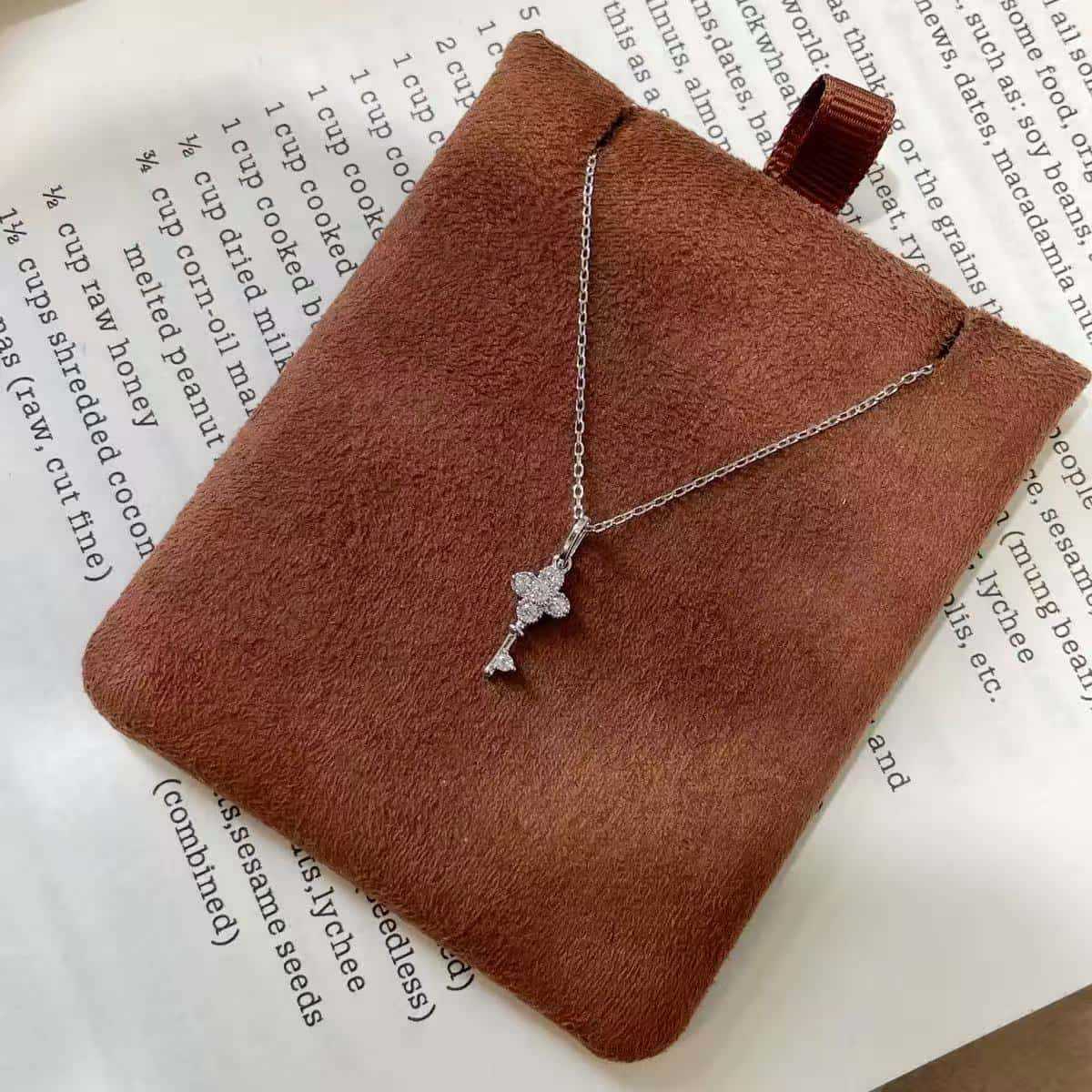 Necklace Valentine by Juliette Beaumont